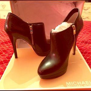 BRAND NEW Michael Michael Kors York Bootie